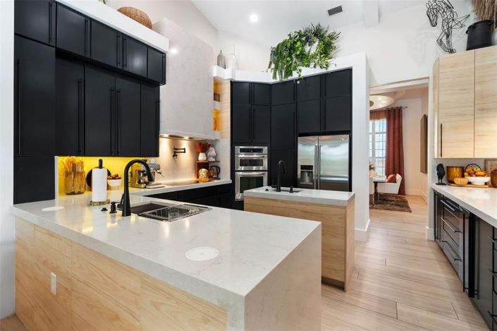 Image No.10-4 Bed Property for sale