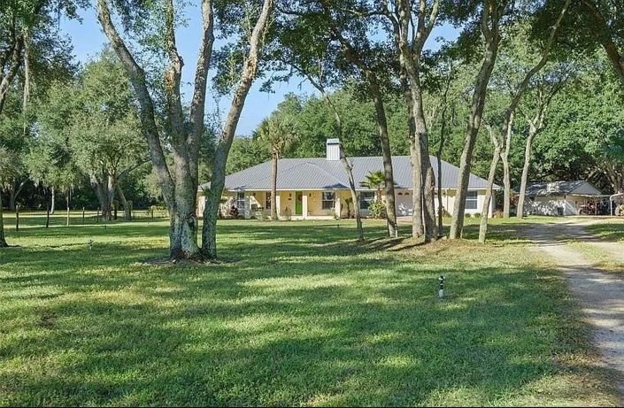 Image No.10-3 Bed Property for sale