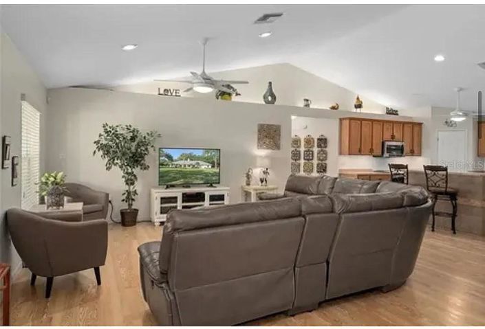 Image No.18-3 Bed House for sale