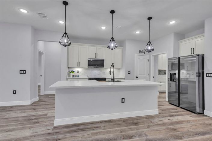 Image No.10-4 Bed Property for sale