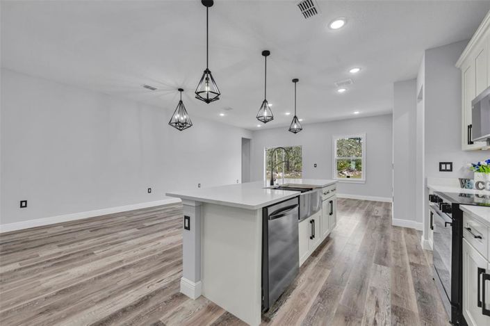 Image No.15-4 Bed Property for sale