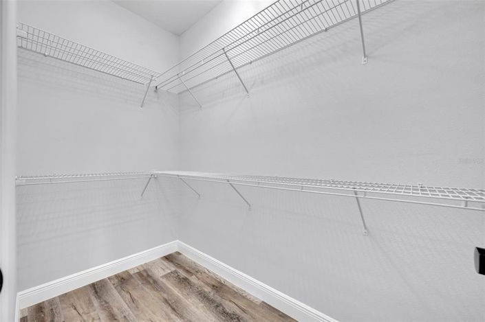 Image No.28-4 Bed Property for sale