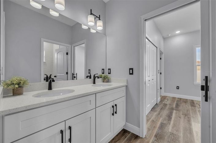 Image No.38-Propriété de 4 chambres à vendre à États-Unis