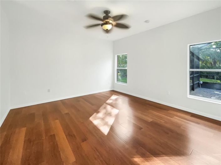 Image No.10-3 Bed Property for sale