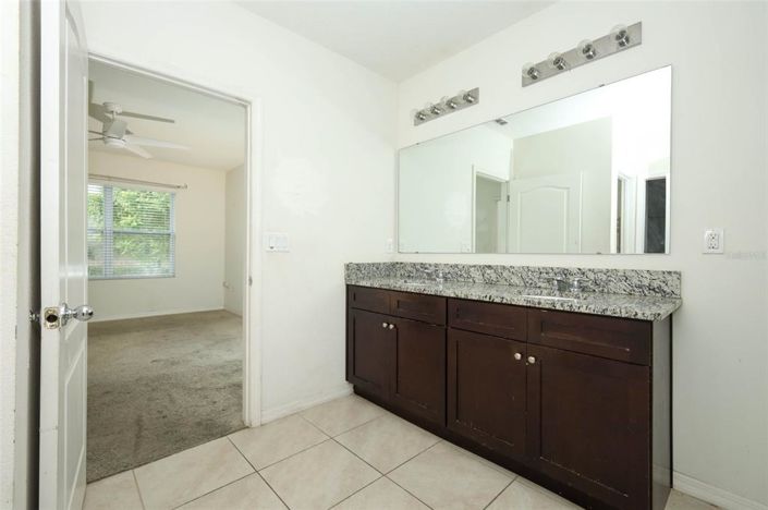 Image No.15-Propriété de 4 chambres à vendre à États-Unis