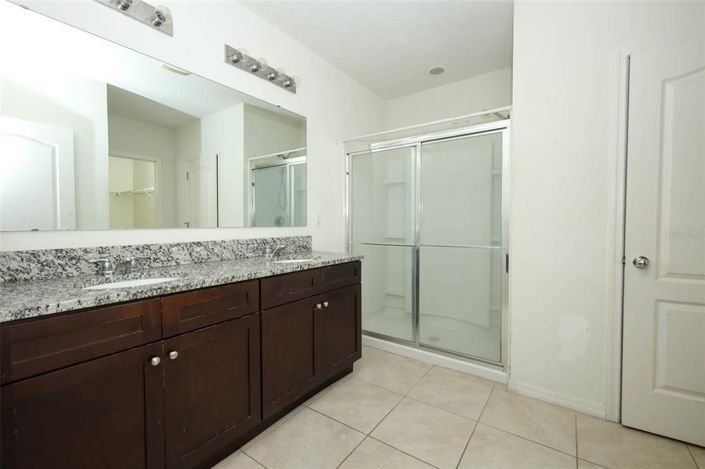 Image No.16-Propriété de 4 chambres à vendre à États-Unis