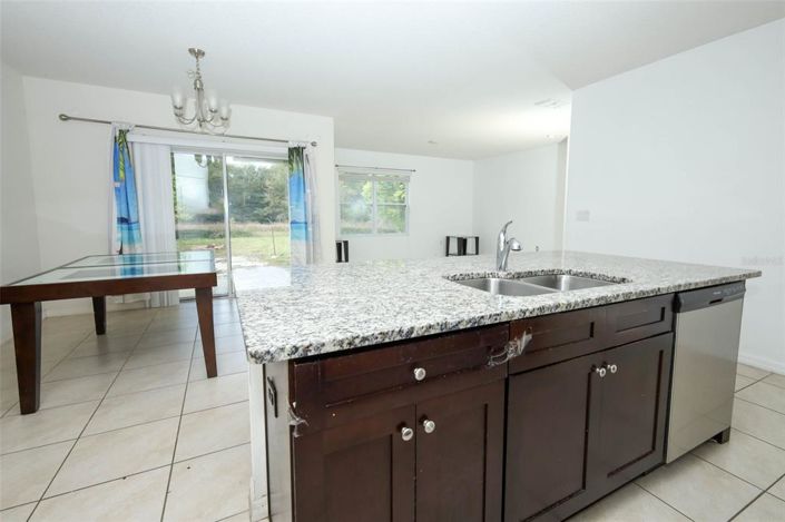 Image No.6-Propriété de 4 chambres à vendre à États-Unis