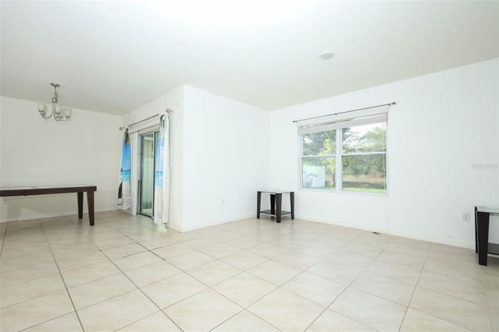 Image No.9-Propriété de 4 chambres à vendre à États-Unis