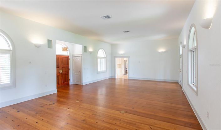 Image No.10-3 Bed House for sale