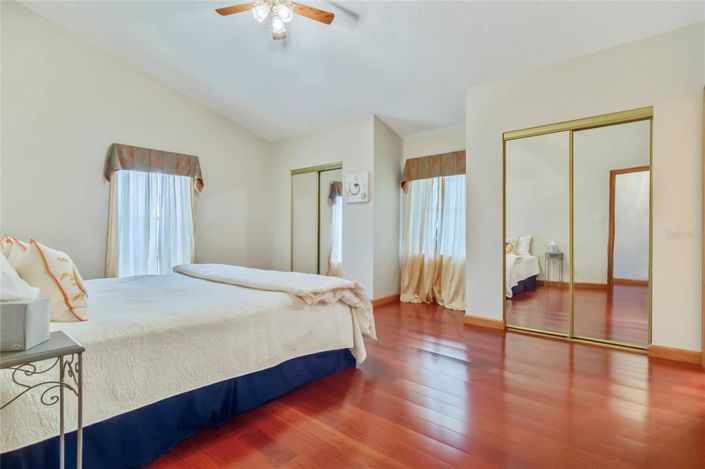 Image No.15-6 Bed Property for sale