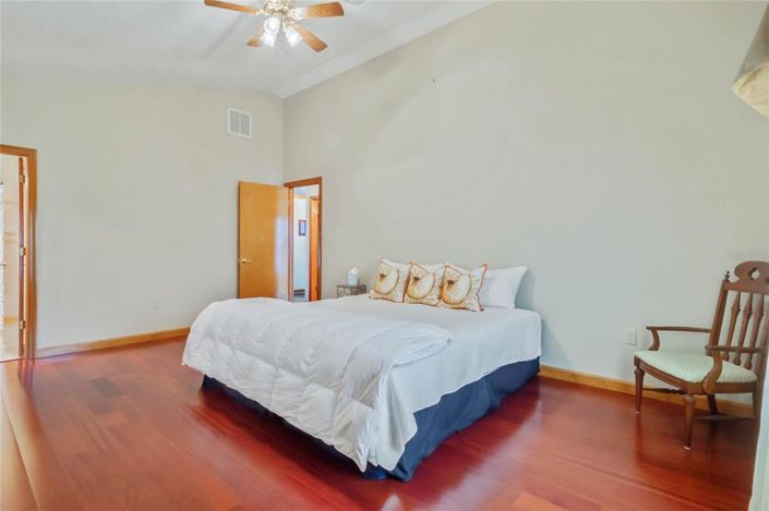 Image No.16-6 Bed Property for sale