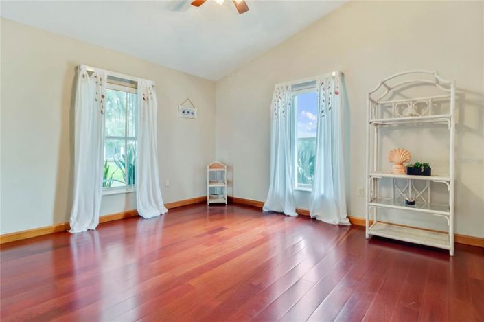 Image No.18-6 Bed Property for sale