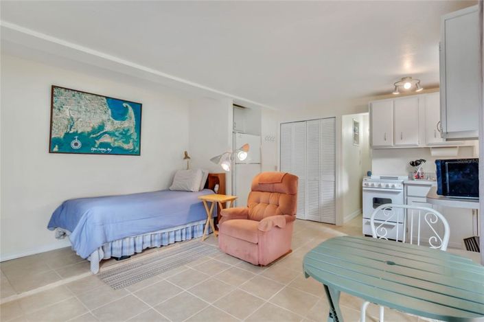 Image No.24-6 Bed Property for sale