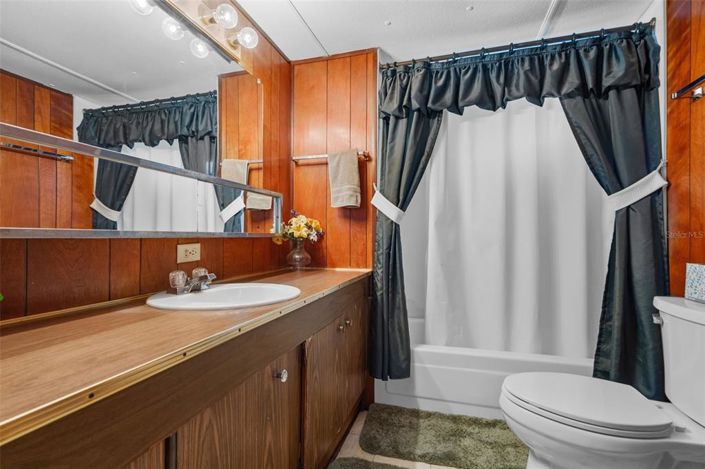 Image No.40-6 Bed Property for sale