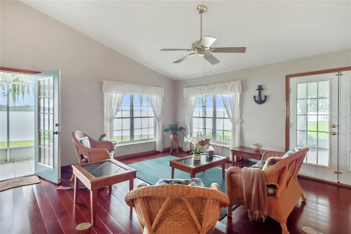 Image No.5-6 Bed House for sale