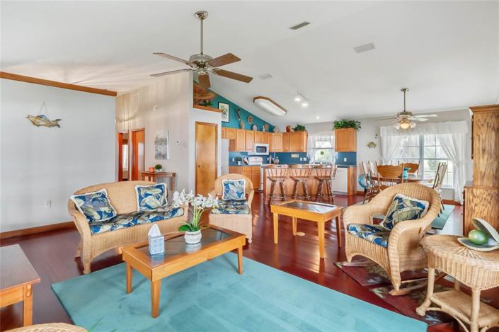 Image No.6-6 Bed Property for sale