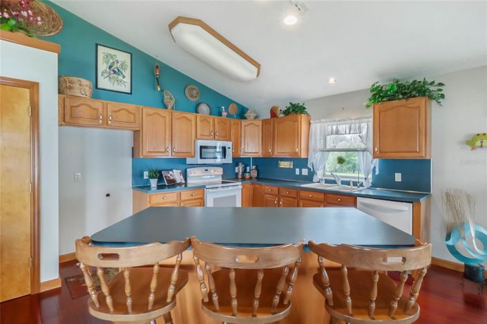 Image No.9-6 Bed Property for sale