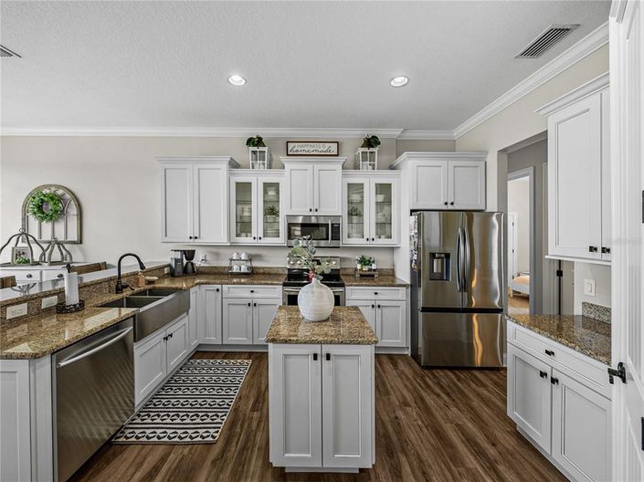 Image No.27-3 Bed Property for sale