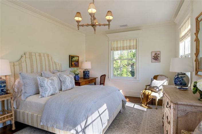 Image No.16-5 Bed Property for sale