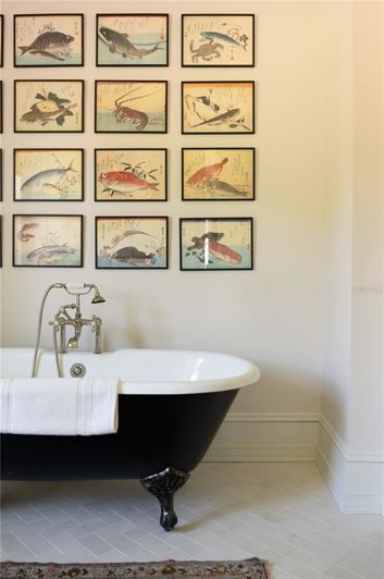 Image No.17-5 Bed Property for sale