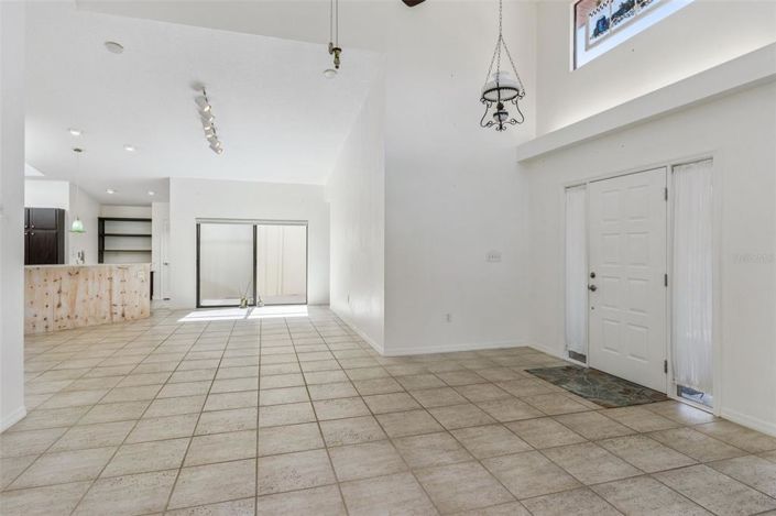 Image No.10-3 Bed House for sale