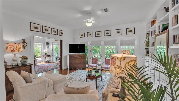 Image No.10-6 Bed House for sale