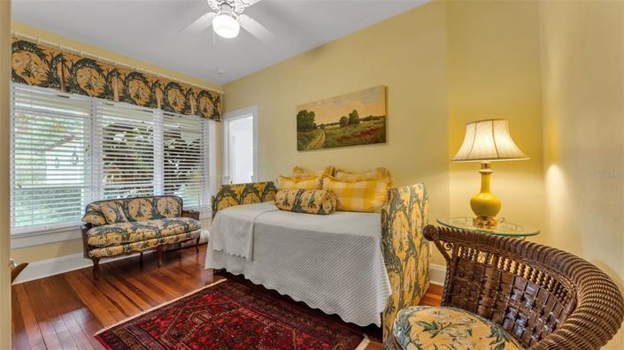 Image No.19-6 Bed House for sale