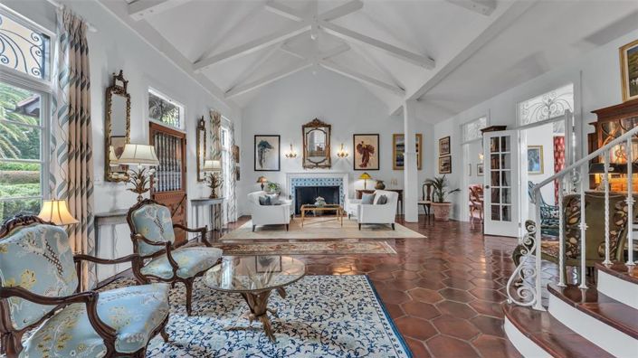 Image No.3-6 Bed House for sale