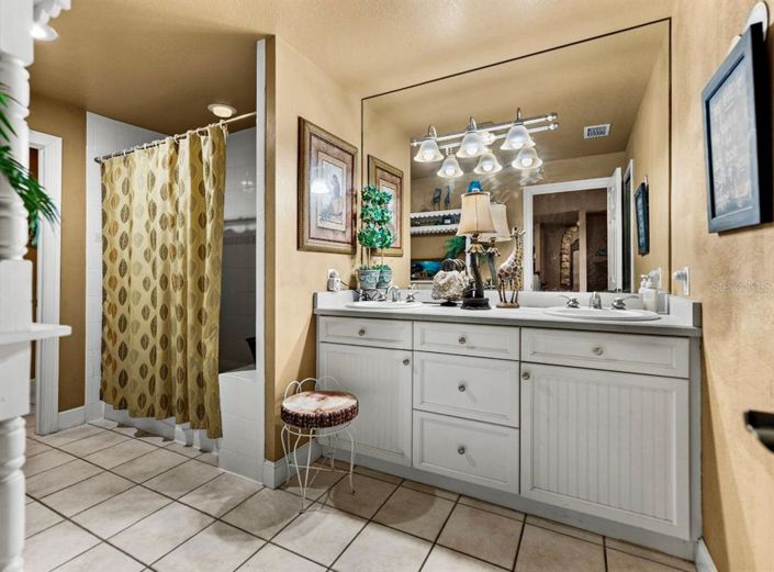 Image No.44-Propriété de 4 chambres à vendre à États-Unis