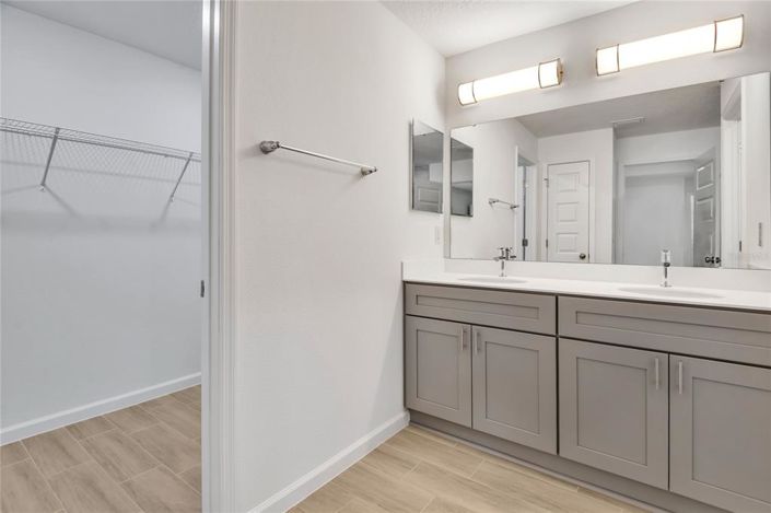 Image No.14-4 Bed Property for sale