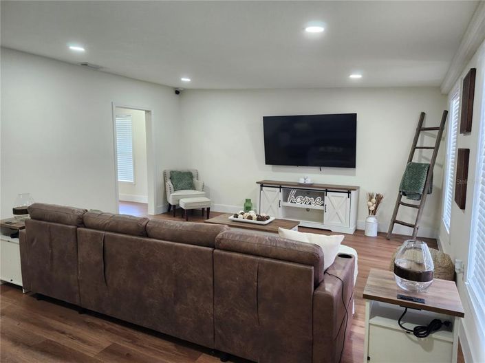 Image No.10-3 Bed Property for sale