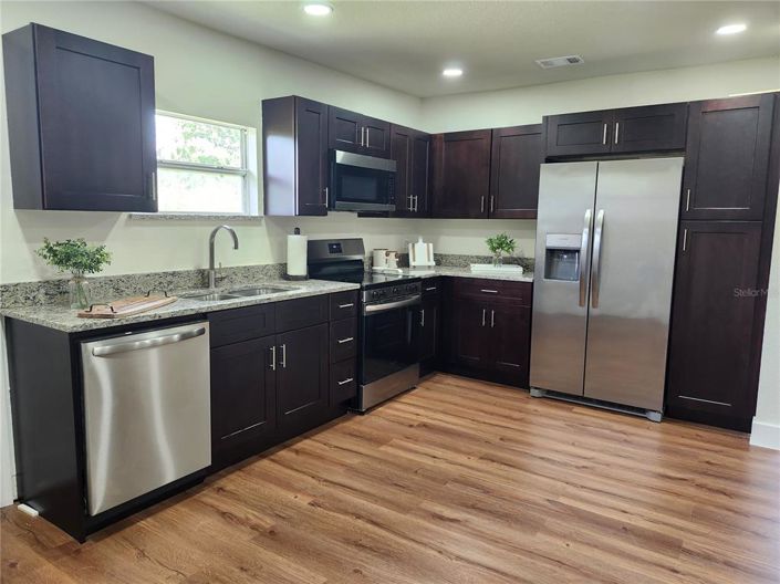 Image No.17-3 Bed Property for sale