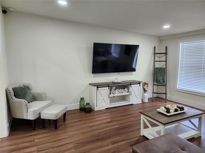 Image No.8-3 Bed Property for sale