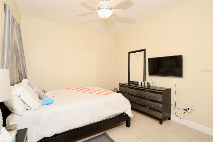 Image No.26-2 Bed Townhouse for sale