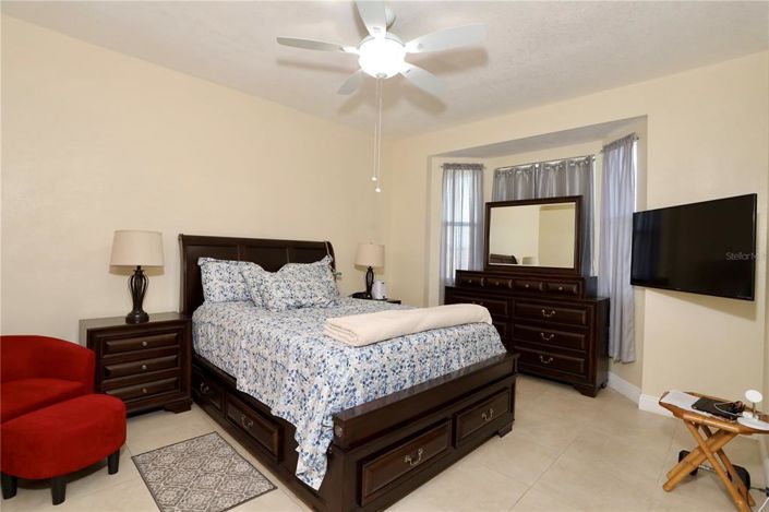 Image No.27-2 Bed Townhouse for sale