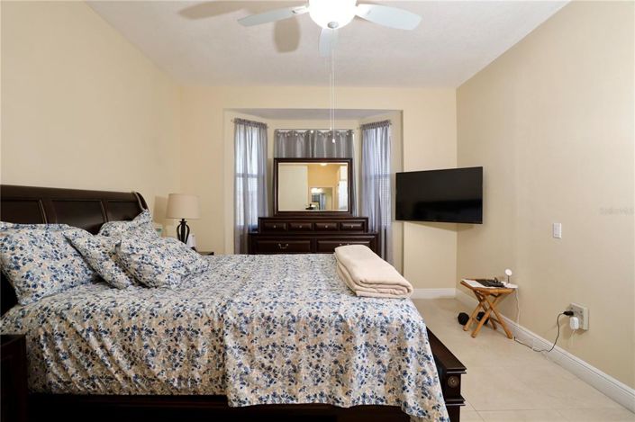 Image No.28-2 Bed Townhouse for sale