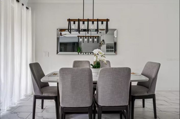 Image No.7-5 Bed Townhouse for sale