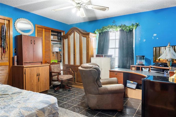 Image No.11-4 Bed Property for sale