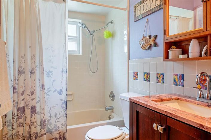 Image No.12-4 Bed House for sale