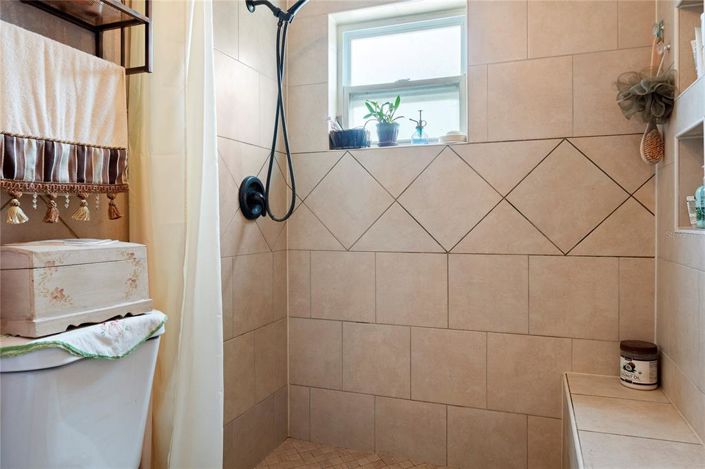 Image No.18-4 Bed House for sale