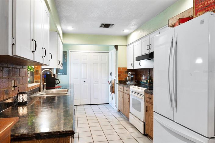 Image No.23-4 Bed House for sale