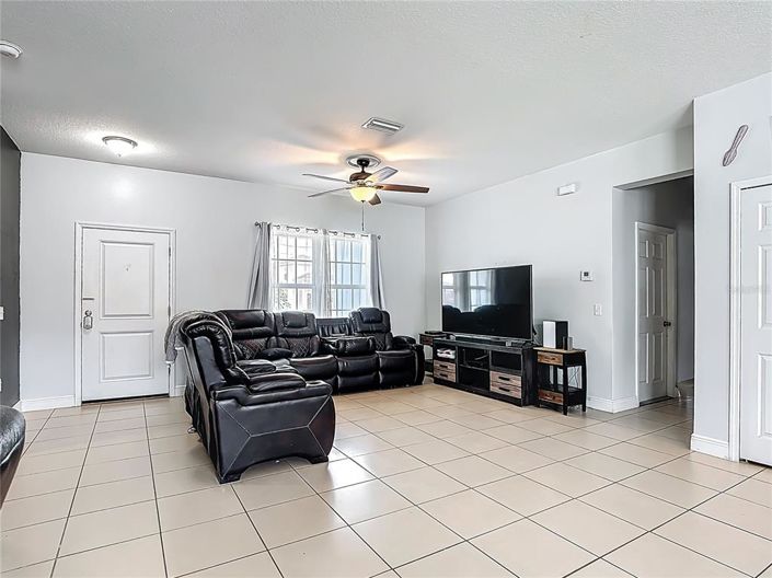 Image No.18-3 Bed Property for sale