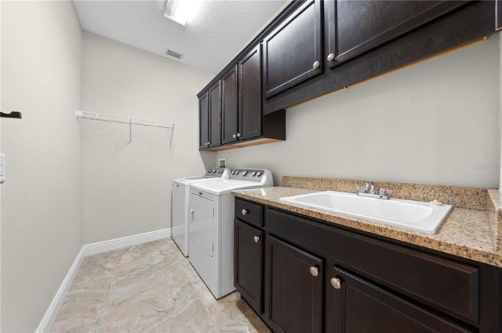 Image No.25-4 Bed Property for sale