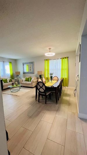 Image No.2-4 Bed House for sale