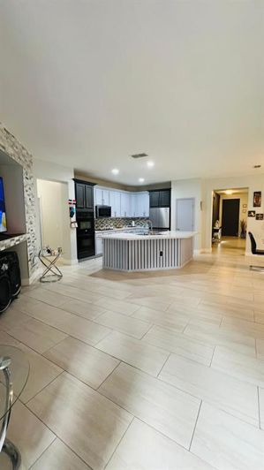 Image No.3-4 Bed Property for sale