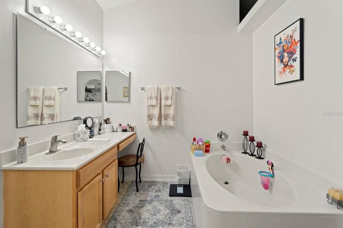 Image No.37-5 Bed Property for sale