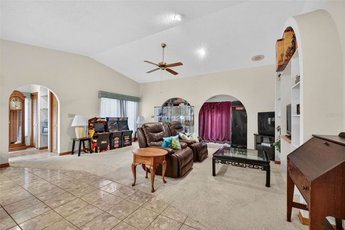 Image No.10-3 Bed Property for sale