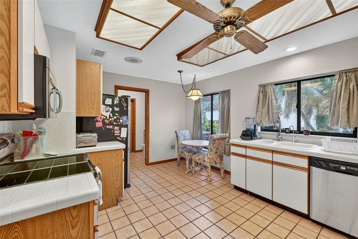 Image No.17-3 Bed Property for sale