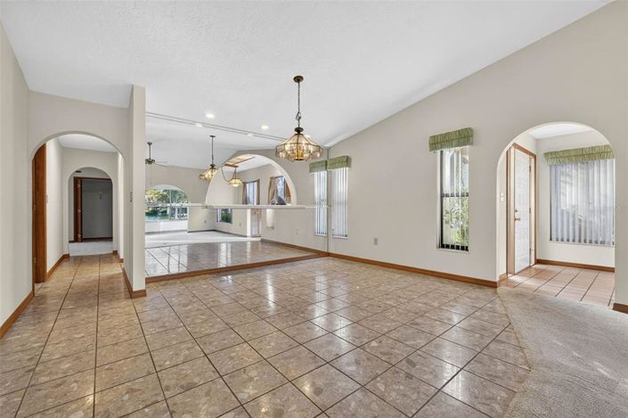 Image No.18-3 Bed House for sale