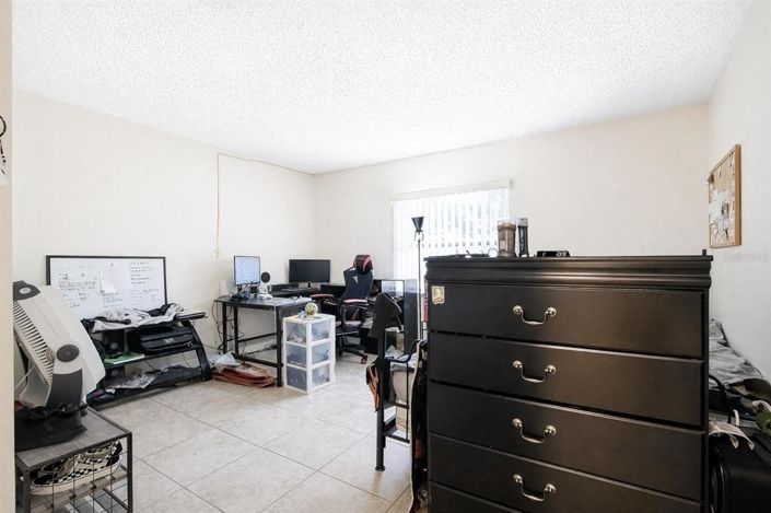 Image No.17-3 Bed House for sale